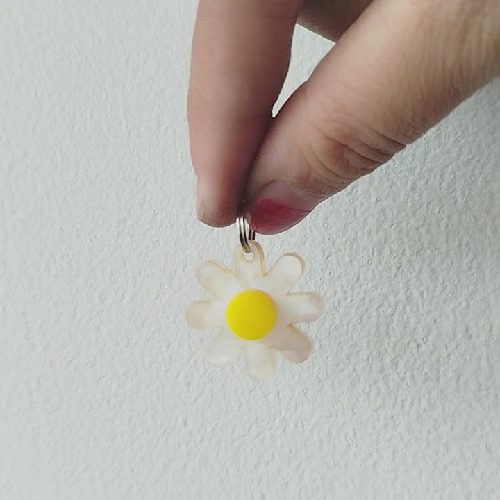 Daisy Charm (April Birthflower)