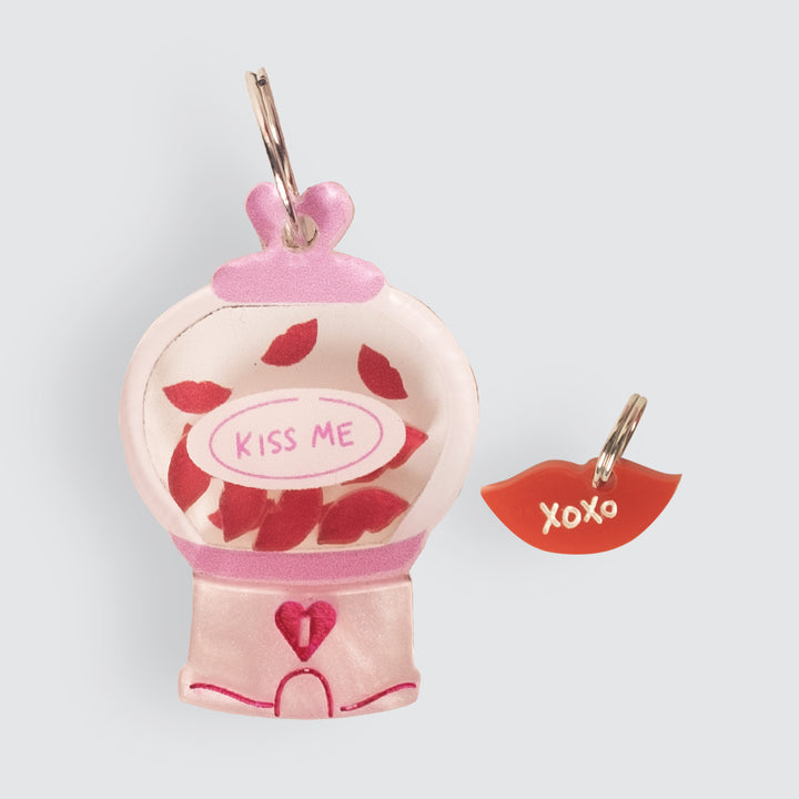 Kiss Me Shaker Charm Set